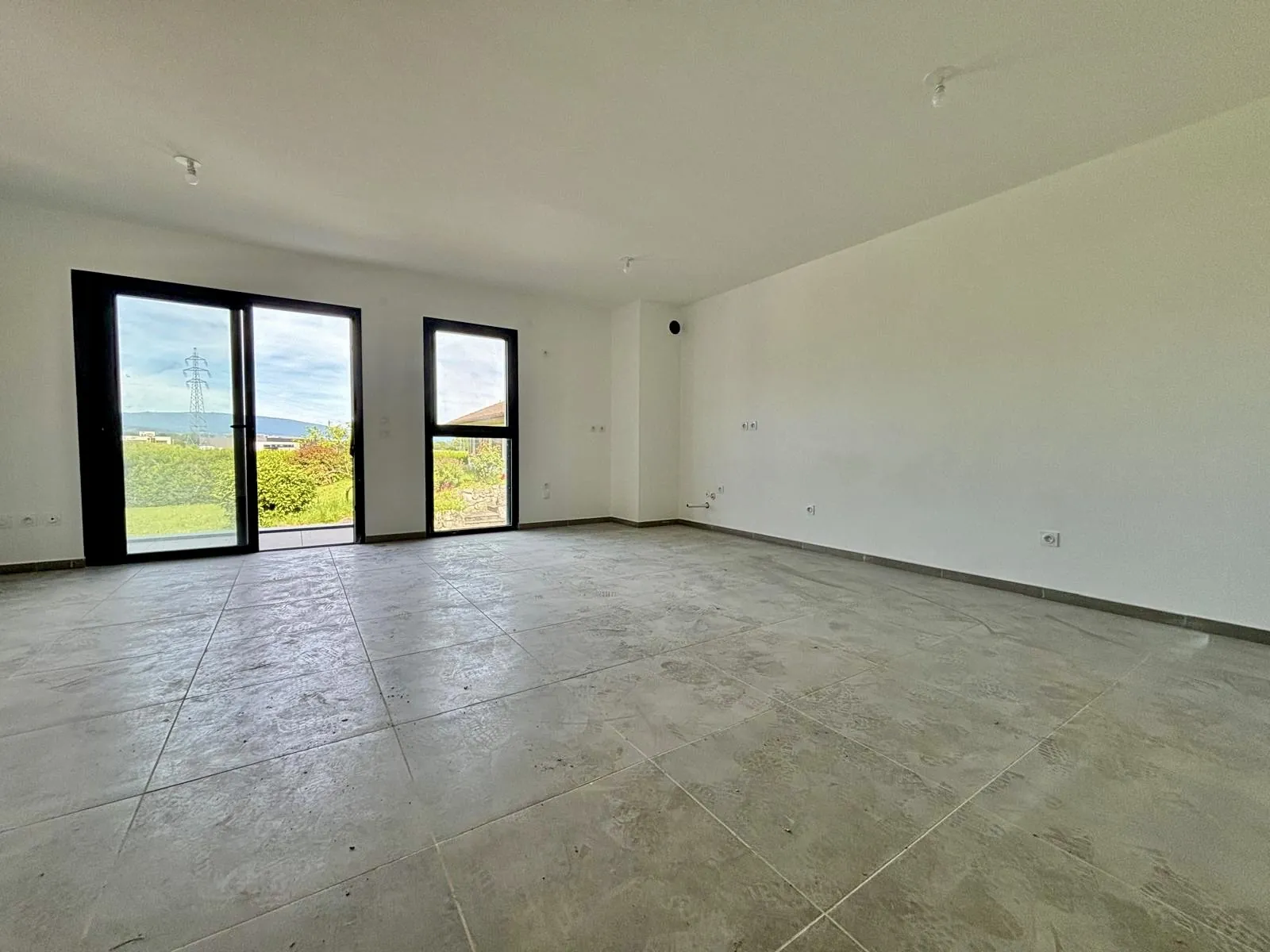 Appartement T2 de 55m² avec balcon à Saint-Pierre-en-Faucigny, résidence moderne 