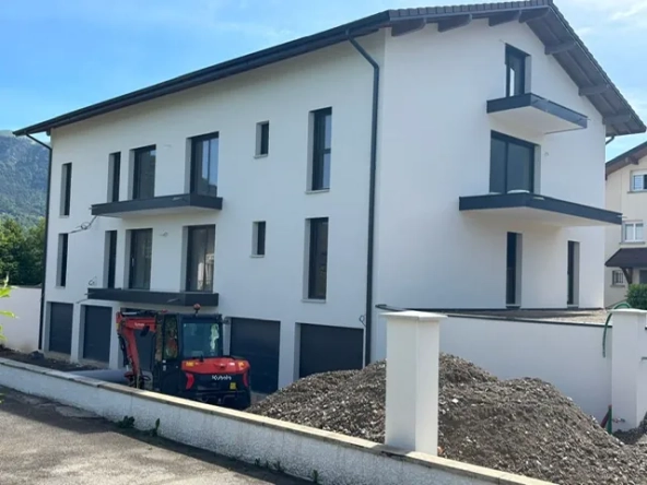 Appartement T2 de 55m² avec balcon à Saint-Pierre-en-Faucigny, résidence moderne