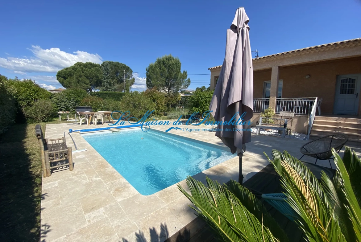Maison de plain-pied avec piscine à Ledignan – Calme et proximité des grands axes 