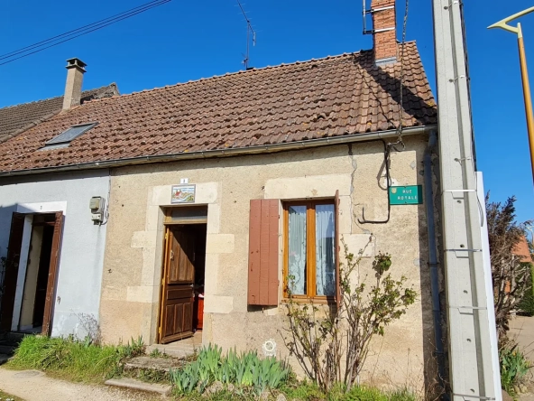 Maison de Village de 44 m² avec dépendances et jardin en Bourgogne Nord