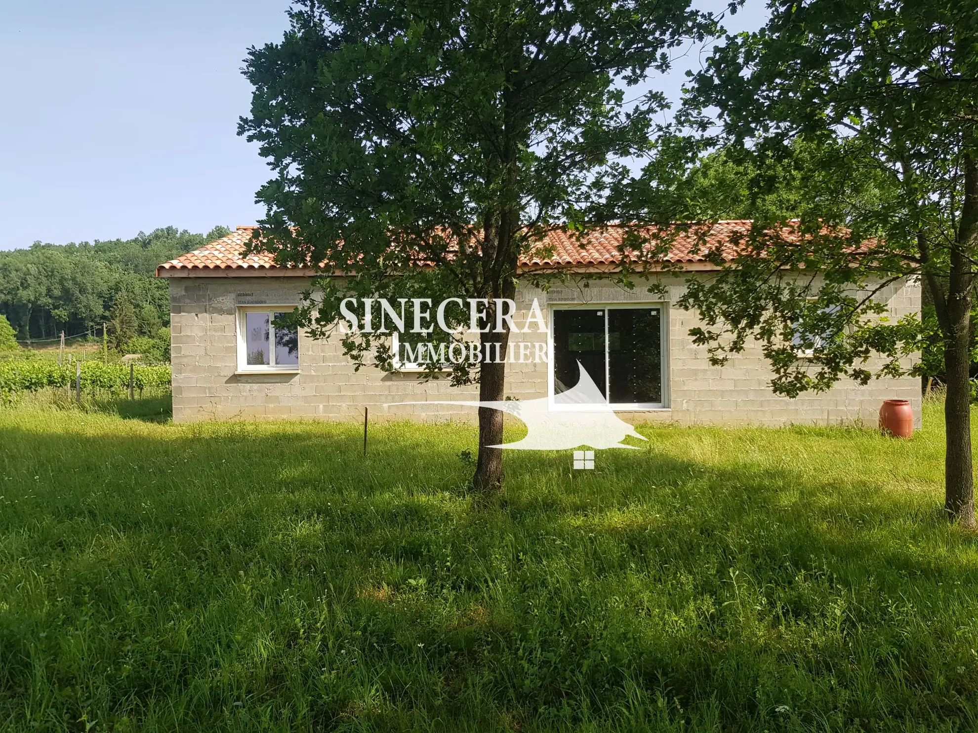 Ensemble immobilier à Montcaret avec deux maisons sur 4600 m² 
