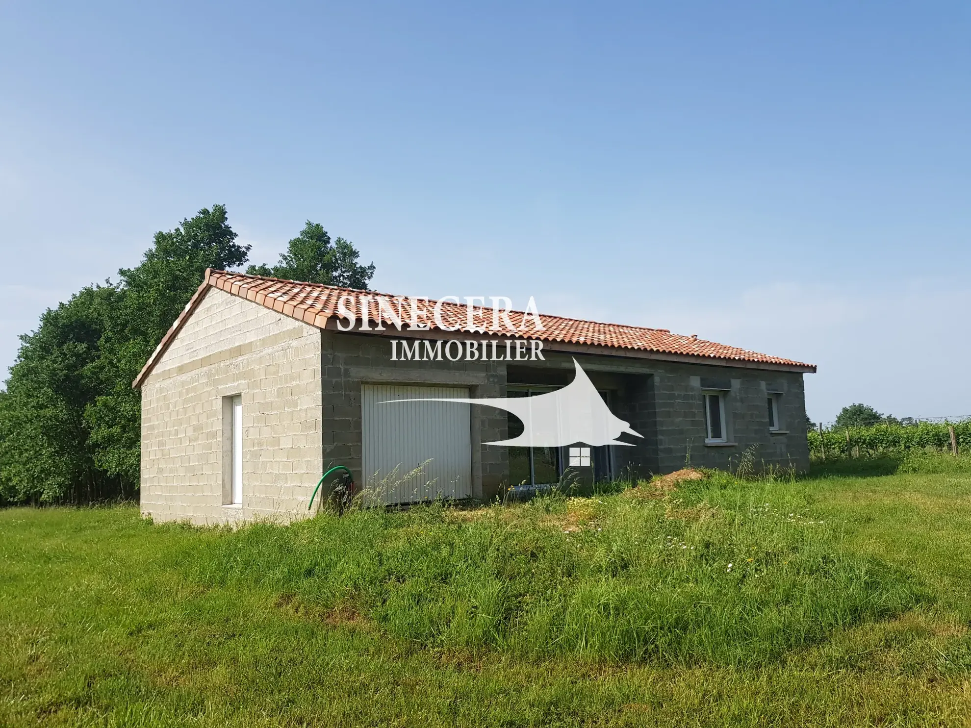 Ensemble immobilier à Montcaret avec deux maisons sur 4600 m² 