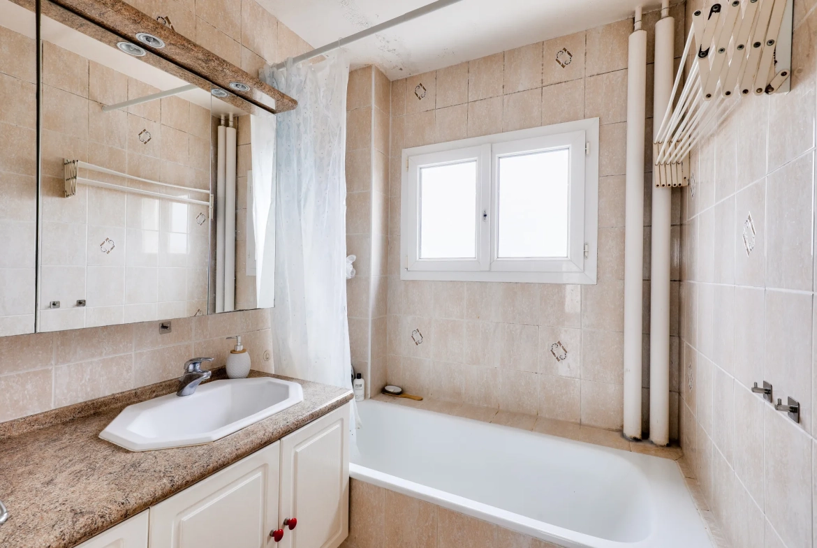Appartement T4 de 63,2 m² à Drancy proche commerces et écoles 