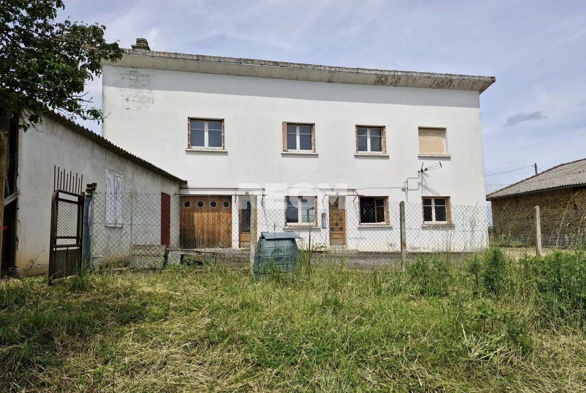 Maison à rénover proche de Tournay avec potentiel locatif et vue dégagée 