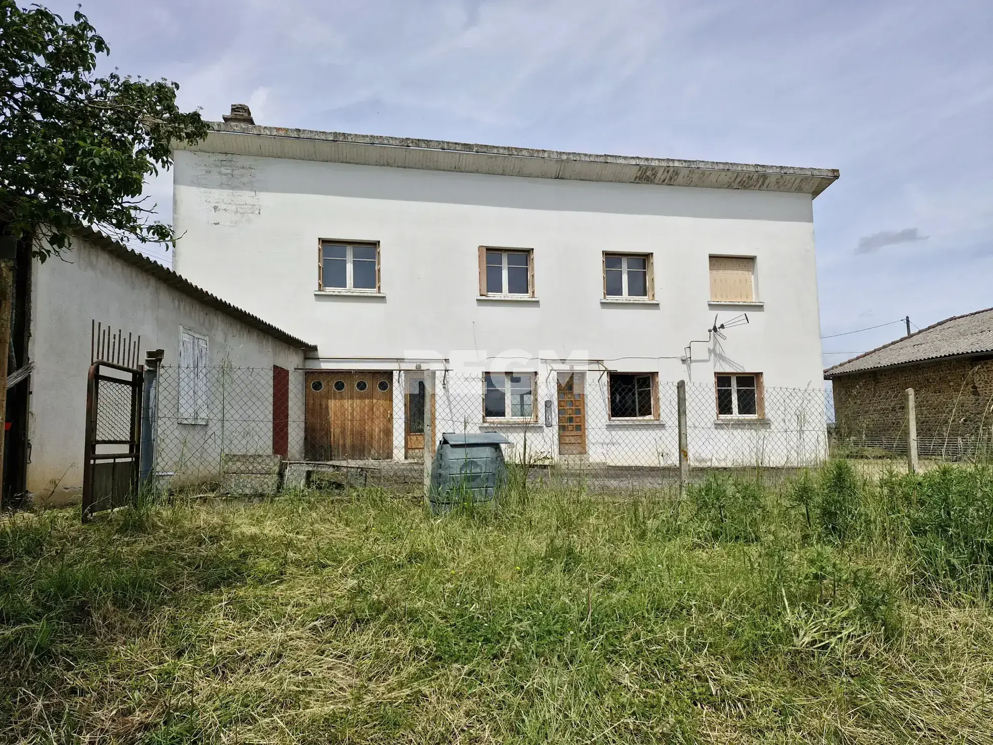 Maison à rénover proche de Tournay avec potentiel locatif et vue dégagée 