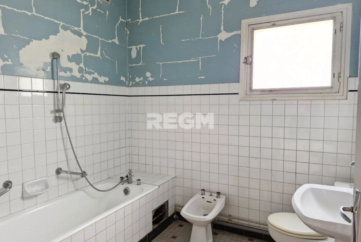 Maison à rénover proche de Tournay avec potentiel locatif et vue dégagée 