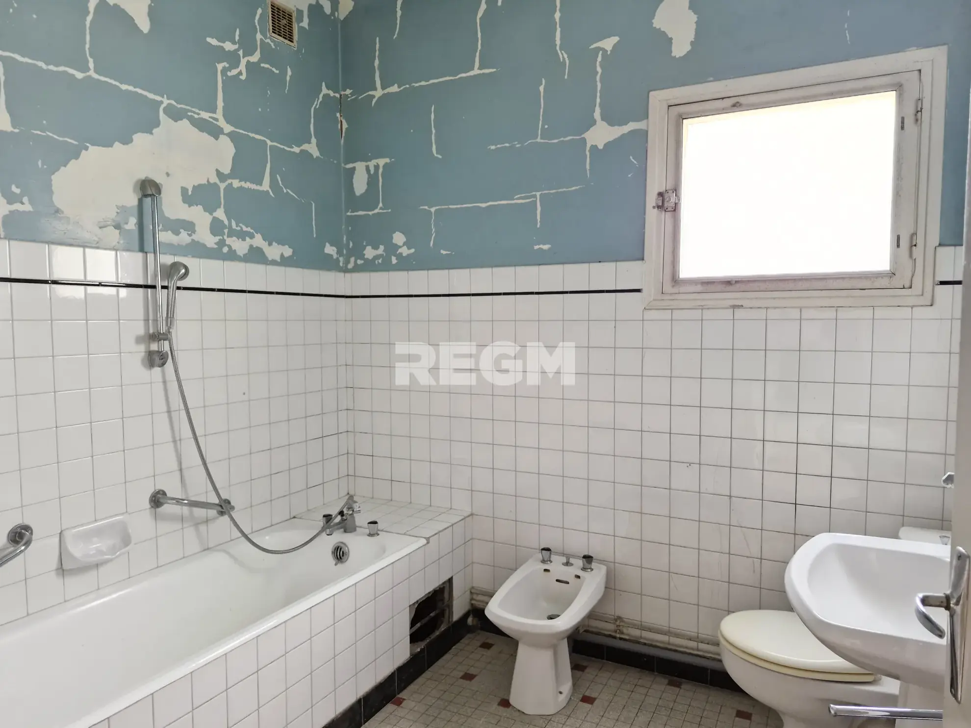Maison à rénover proche de Tournay avec potentiel locatif et vue dégagée 