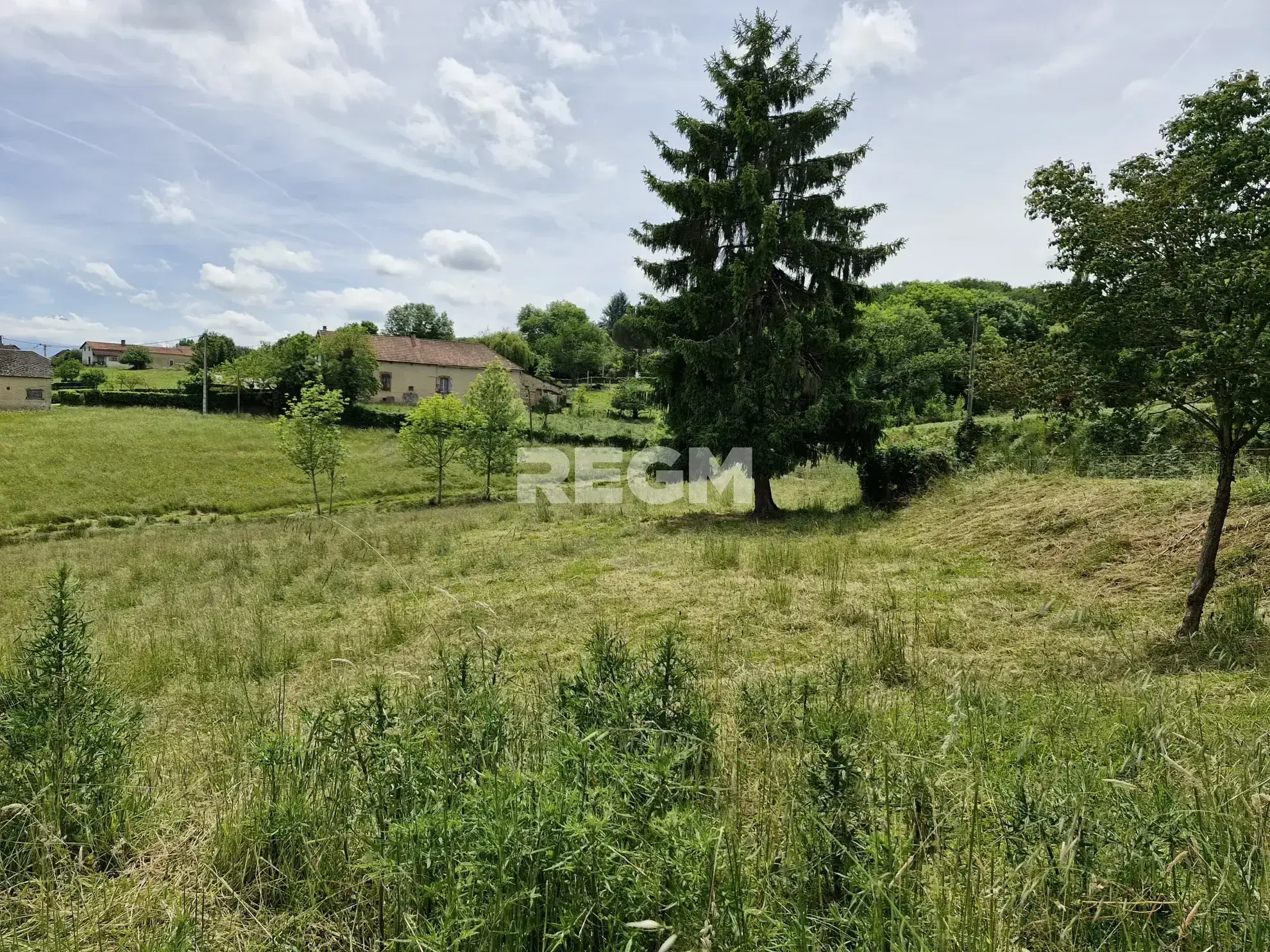 Maison à rénover proche de Tournay avec potentiel locatif et vue dégagée 