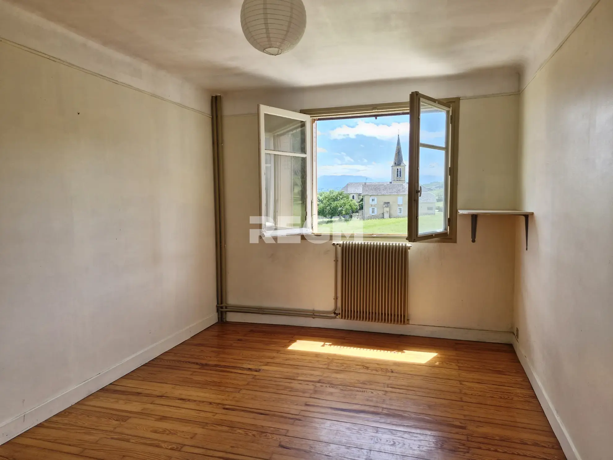Maison à rénover proche de Tournay avec potentiel locatif et vue dégagée 