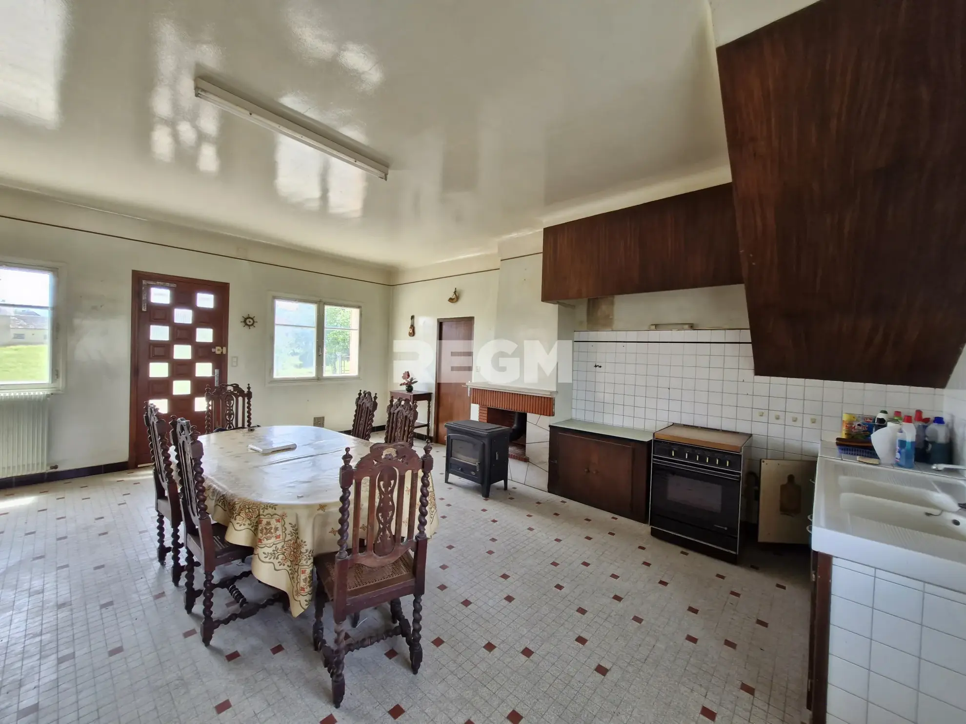 Maison à rénover proche de Tournay avec potentiel locatif et vue dégagée 