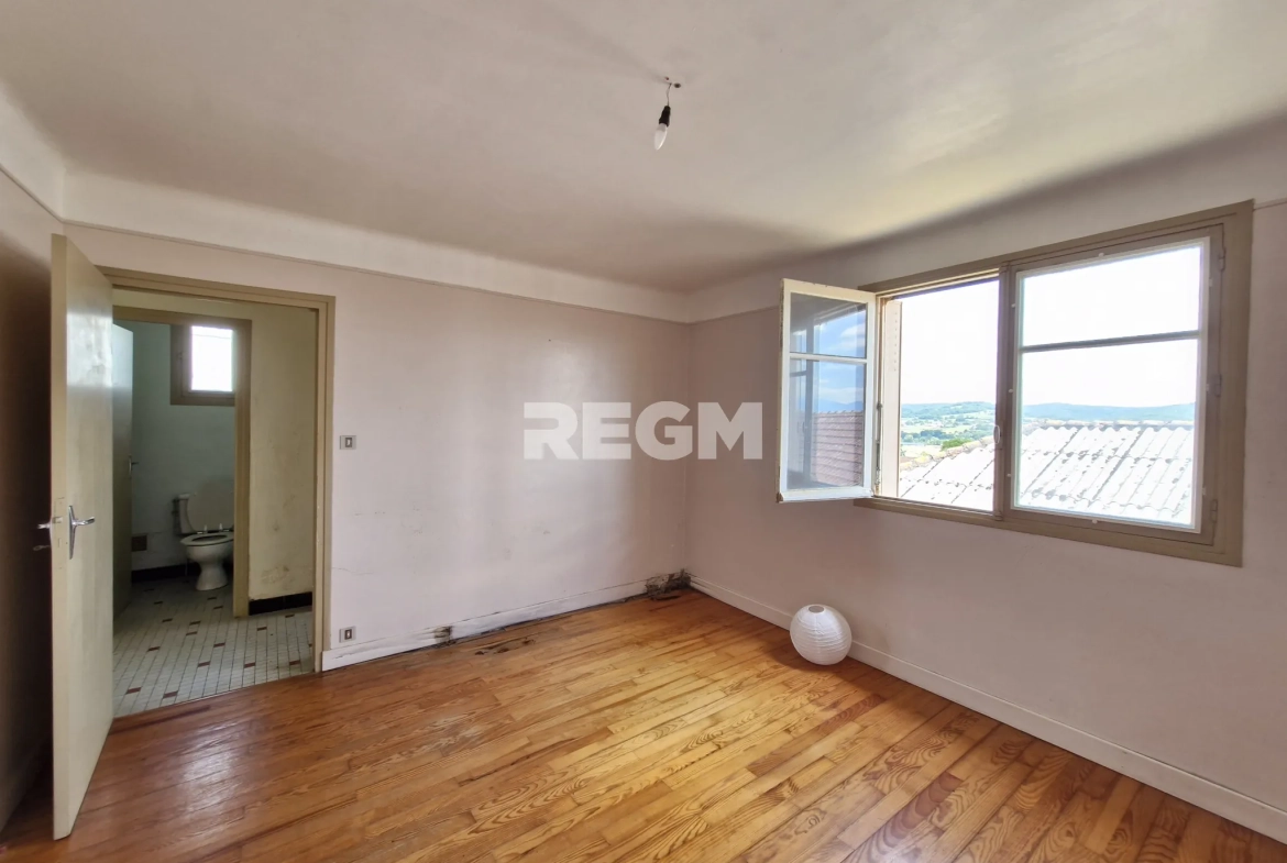 Maison à rénover proche de Tournay avec potentiel locatif et vue dégagée 
