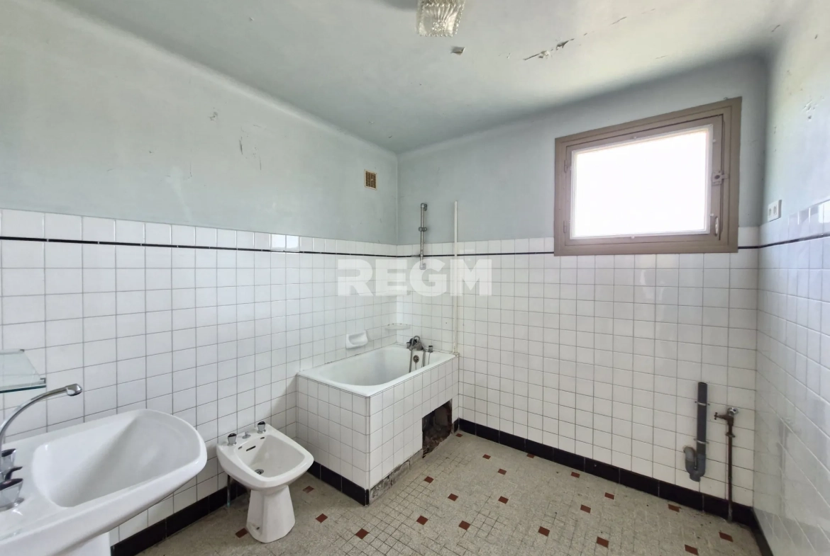 Maison à rénover proche de Tournay avec potentiel locatif et vue dégagée 