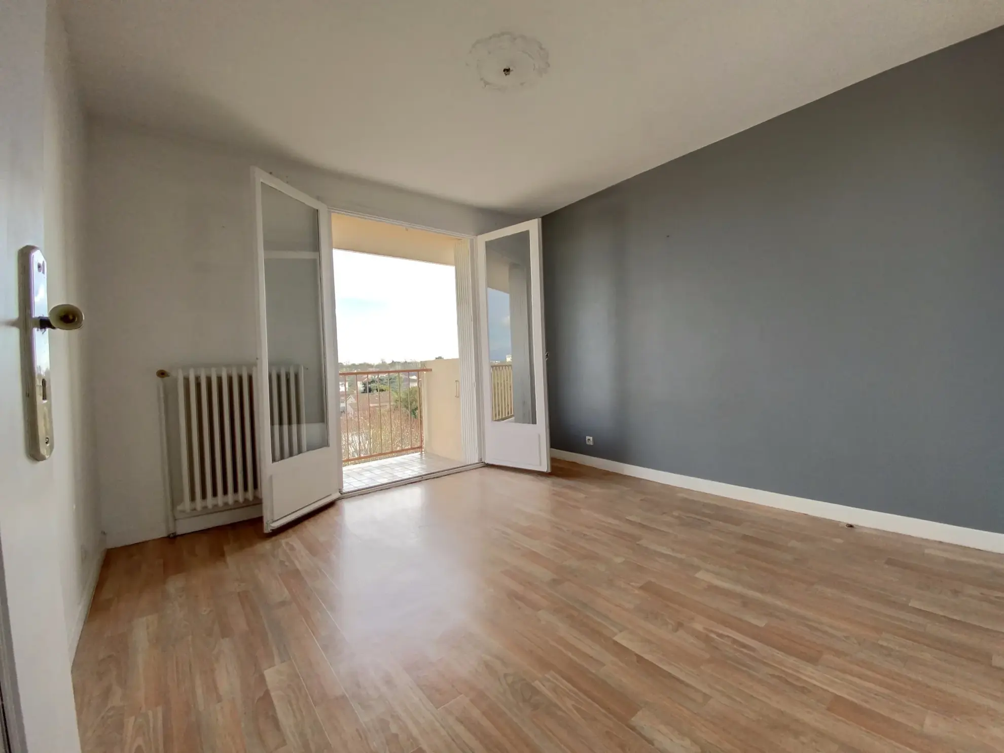 Appartement T2 avec Vue Panoramique à Montauban, Balcon et Parking Privatif 