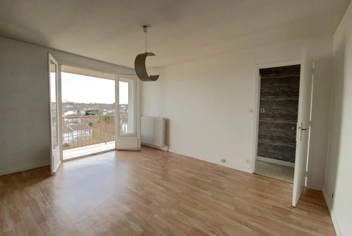 Appartement T2 avec Vue Panoramique à Montauban, Balcon et Parking Privatif 