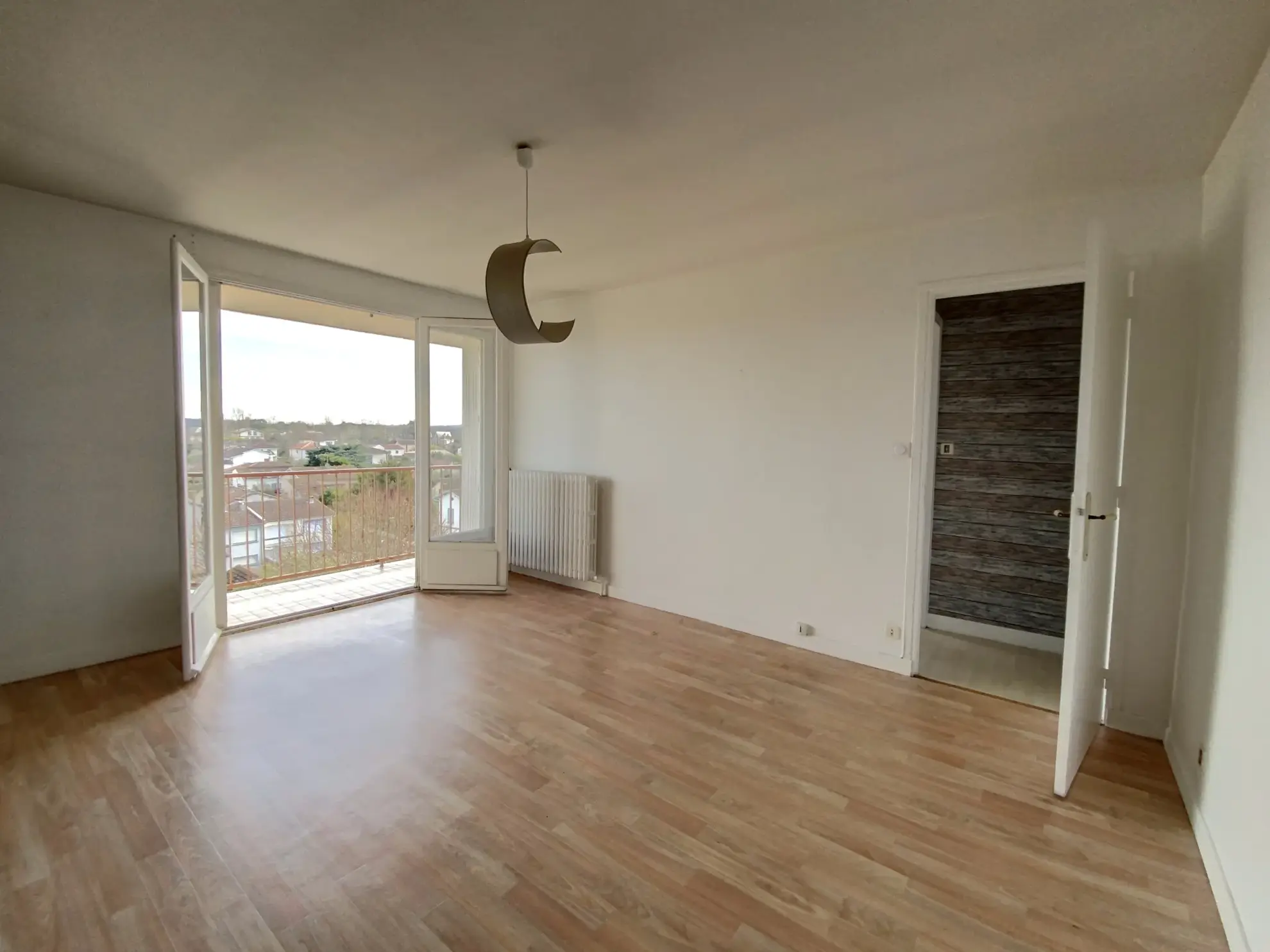 Appartement T2 avec Vue Panoramique à Montauban, Balcon et Parking Privatif 