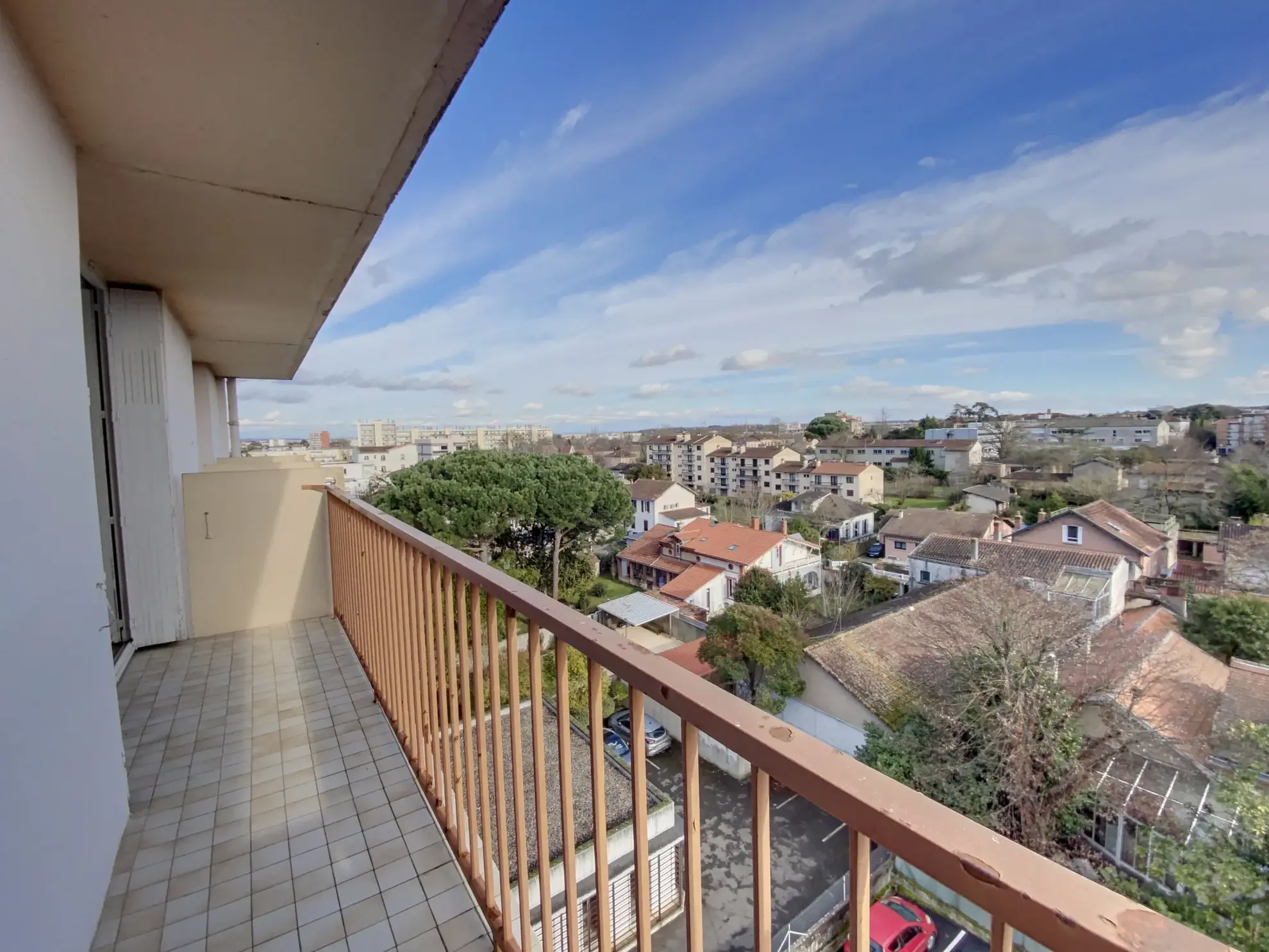 Appartement T2 avec Vue Panoramique à Montauban, Balcon et Parking Privatif 