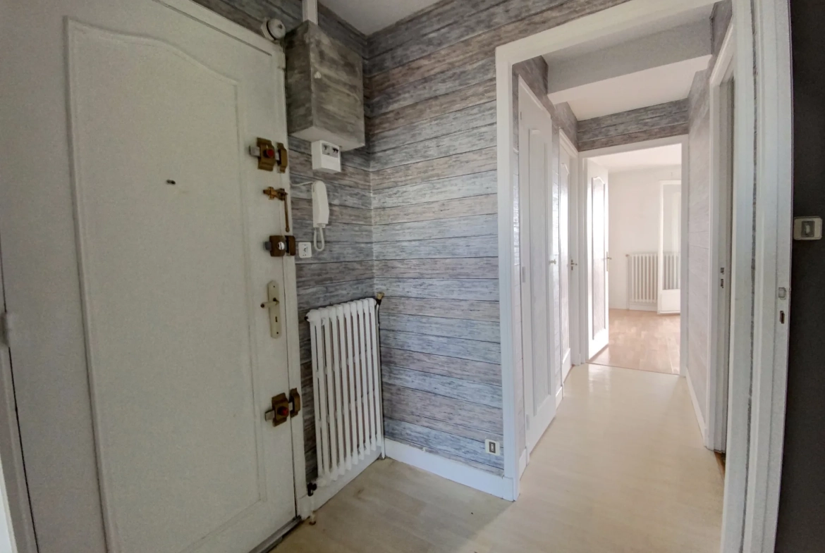 Appartement T2 avec Vue Panoramique à Montauban, Balcon et Parking Privatif 