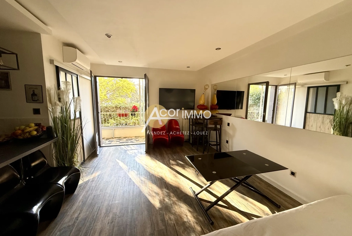 Rez-de-jardin lumineux de 32m2 à Sanary-sur-Mer avec parking privé 