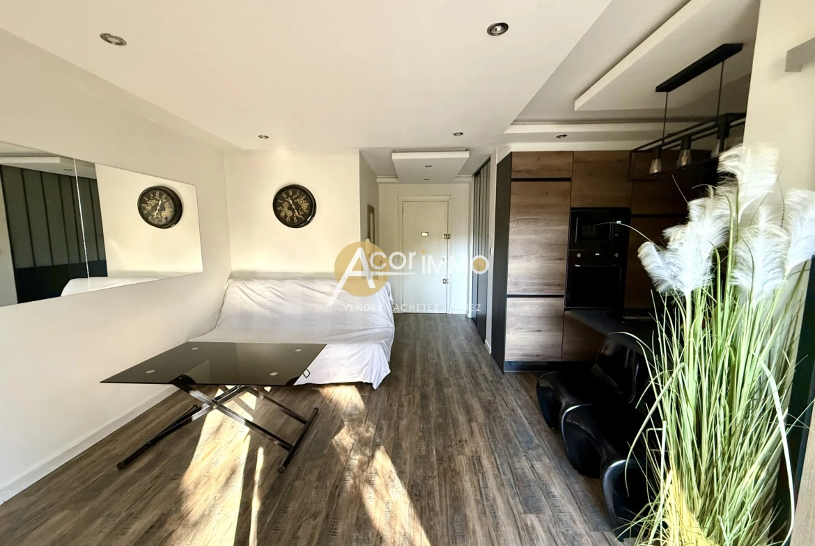 Rez-de-jardin lumineux de 32m2 à Sanary-sur-Mer avec parking privé 