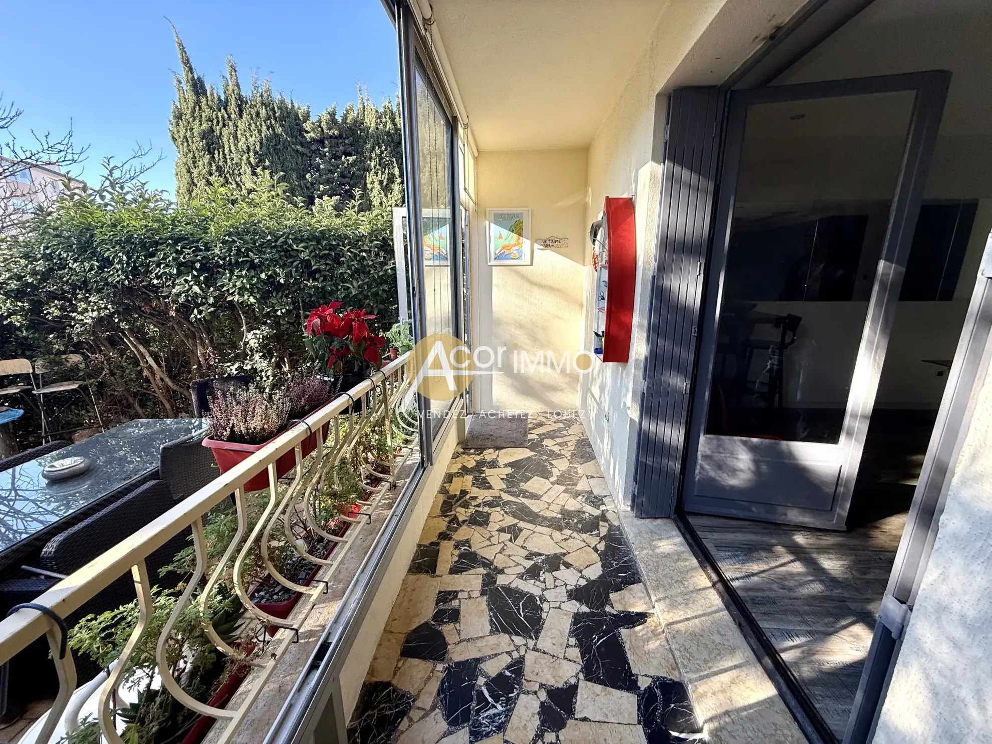 Rez-de-jardin lumineux de 32m2 à Sanary-sur-Mer avec parking privé 