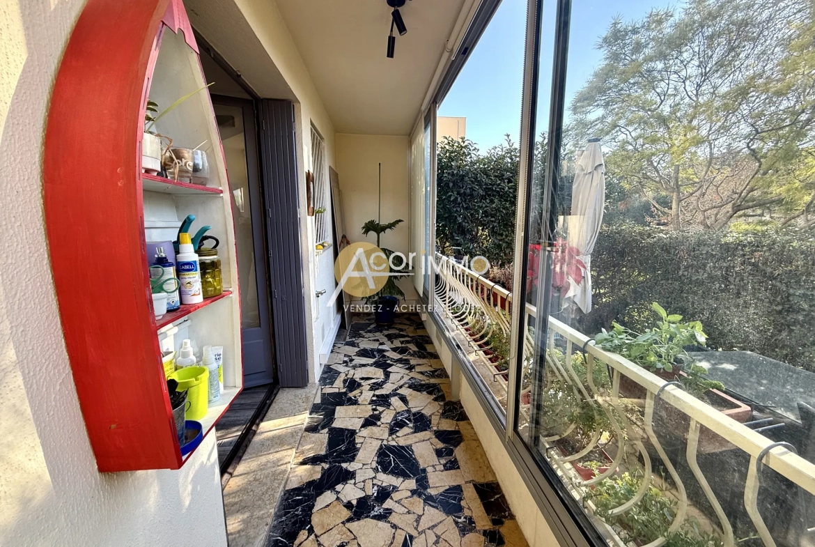 Rez-de-jardin lumineux de 32m2 à Sanary-sur-Mer avec parking privé 