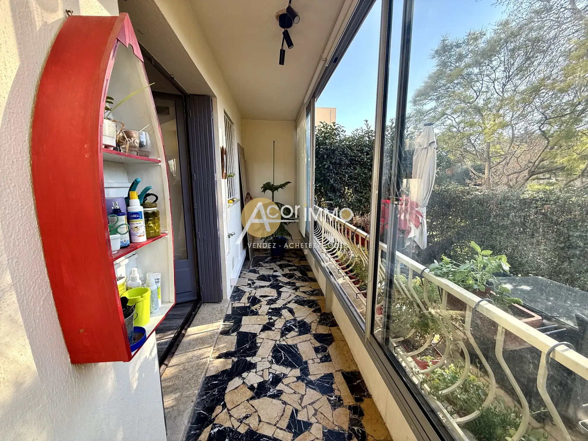 Rez-de-jardin lumineux de 32m2 à Sanary-sur-Mer avec parking privé 