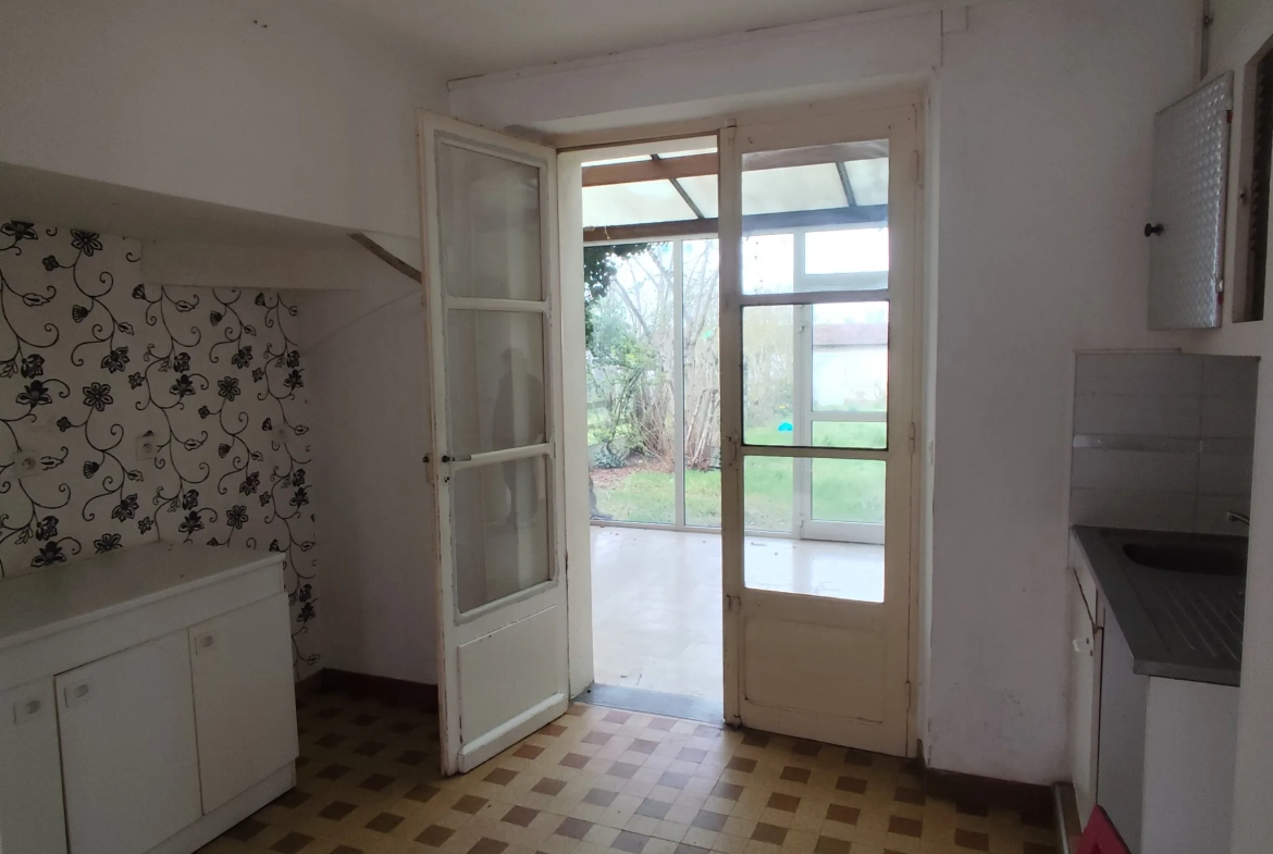 Maison familiale lumineuse à Sablé-sur-Sarthe avec 4 chambres et grand potentiel 