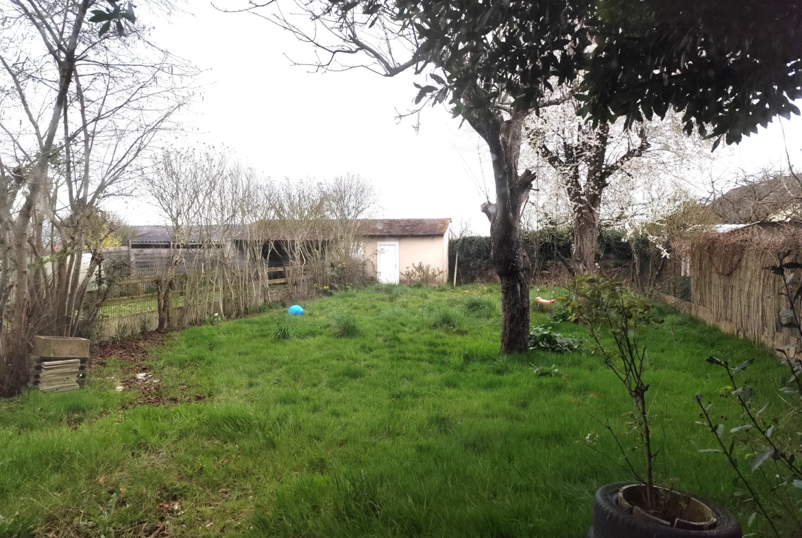 Maison familiale lumineuse à Sablé-sur-Sarthe avec 4 chambres et grand potentiel 