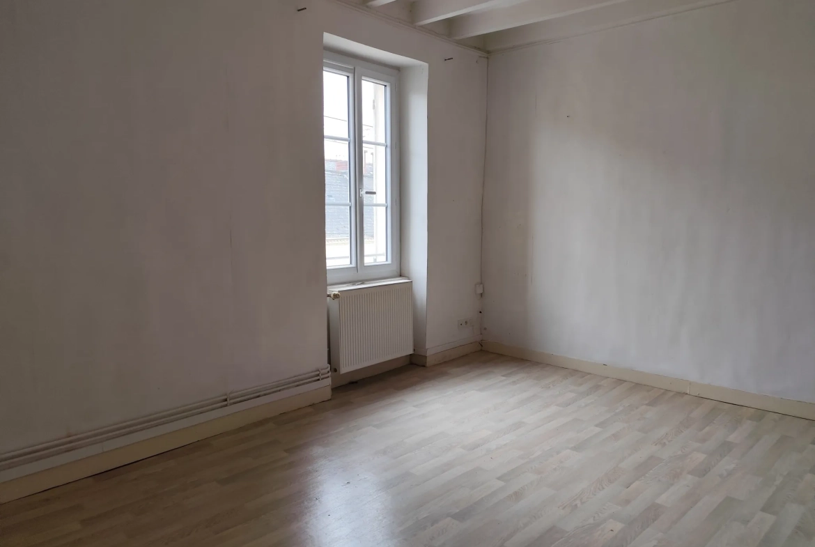 Maison familiale lumineuse à Sablé-sur-Sarthe avec 4 chambres et grand potentiel 