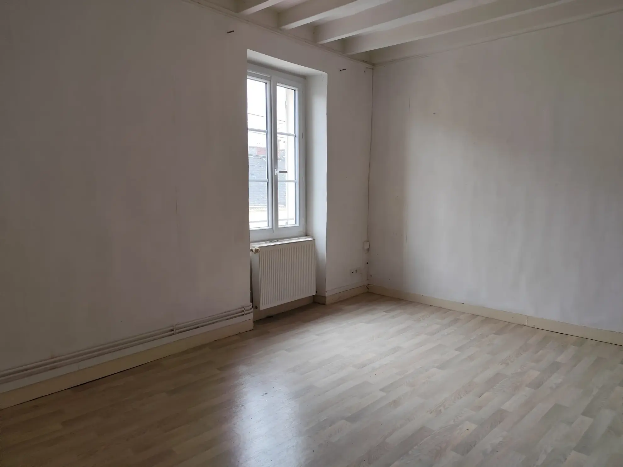Maison familiale lumineuse à Sablé-sur-Sarthe avec 4 chambres et grand potentiel 