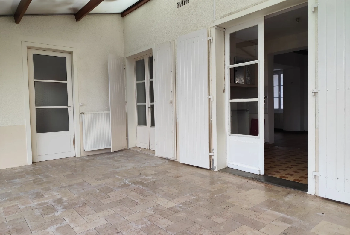 Maison familiale lumineuse à Sablé-sur-Sarthe avec 4 chambres et grand potentiel 