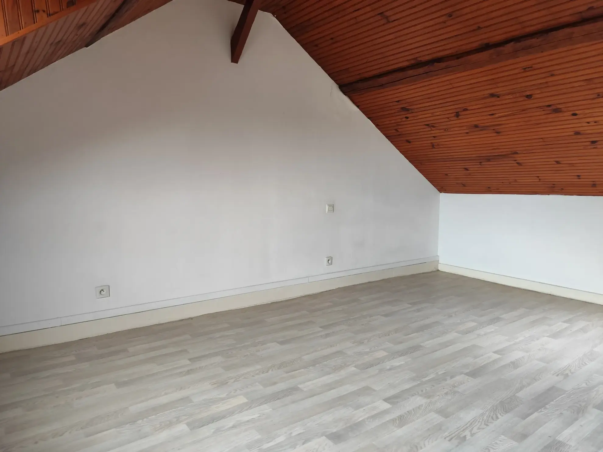 Maison familiale lumineuse à Sablé-sur-Sarthe avec 4 chambres et grand potentiel 