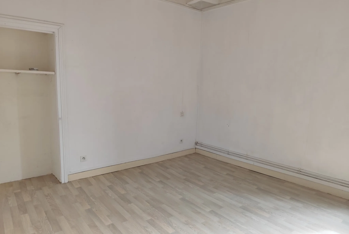 Maison familiale lumineuse à Sablé-sur-Sarthe avec 4 chambres et grand potentiel 