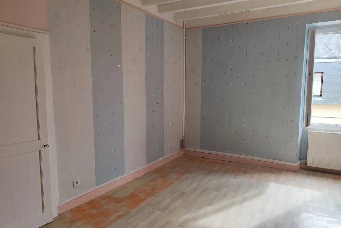 Maison familiale lumineuse à Sablé-sur-Sarthe avec 4 chambres et grand potentiel 