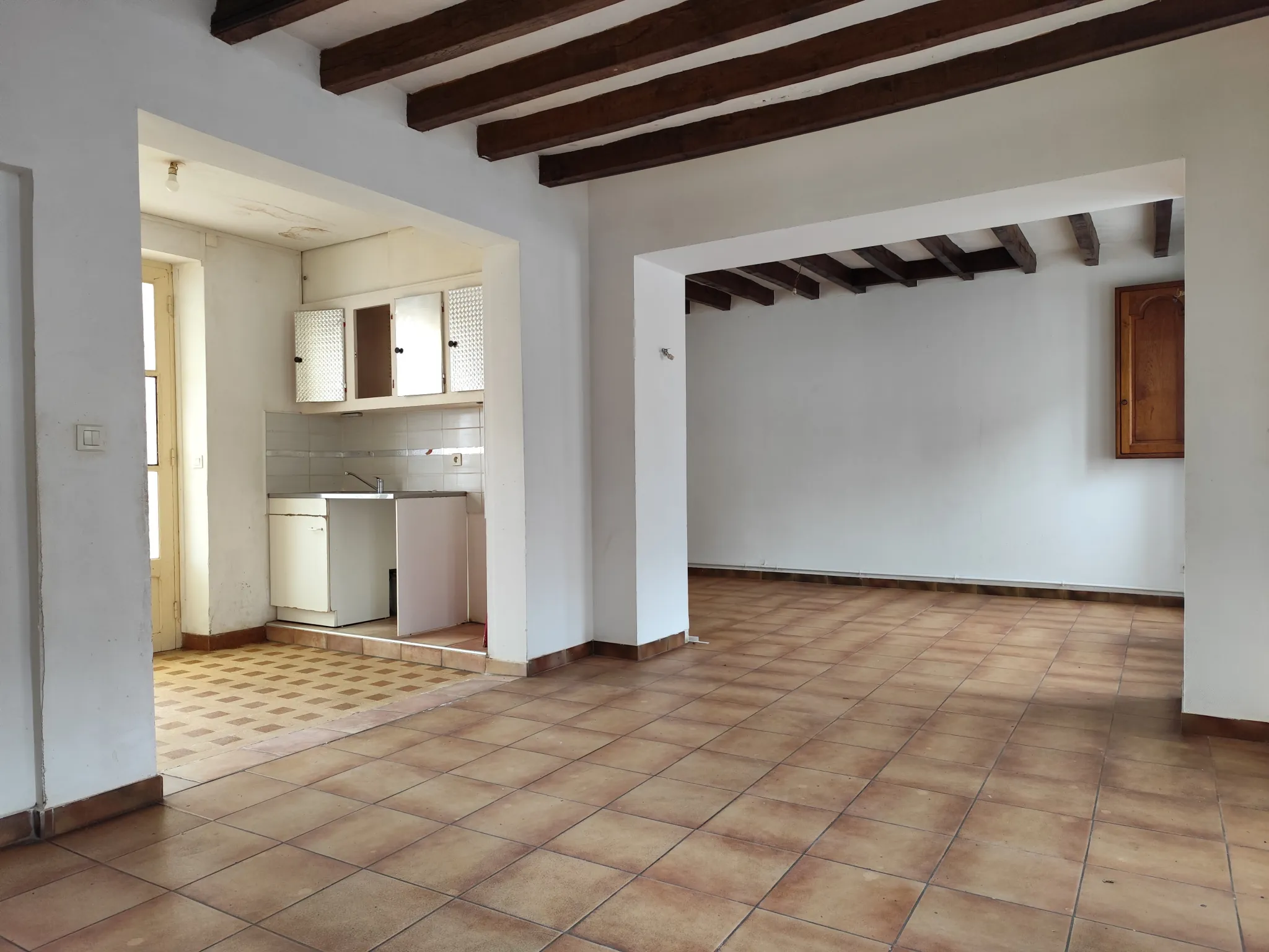 Maison familiale lumineuse à Sablé-sur-Sarthe avec 4 chambres et grand potentiel 