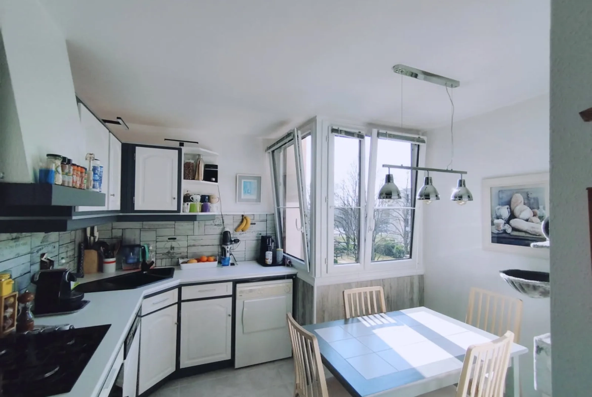 Appartement 5 pièces de 113 m² avec vue dégagée à Elancourt 