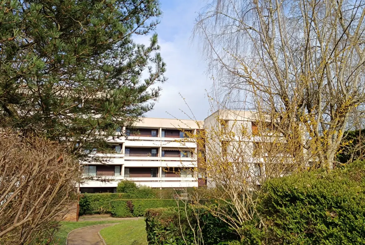 Appartement 5 pièces de 113 m² avec vue dégagée à Elancourt 