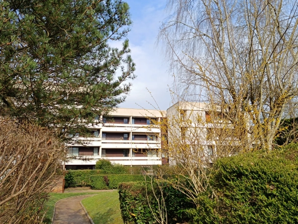 Appartement 5 pièces de 113 m² avec vue dégagée à Elancourt