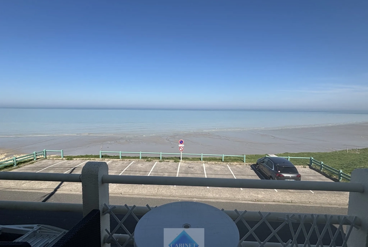 Studio face mer avec balcon à Ault – Vue imprenable sur la plage d'Onival 