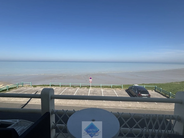 Studio face mer avec balcon à Ault – Vue imprenable sur la plage d'Onival