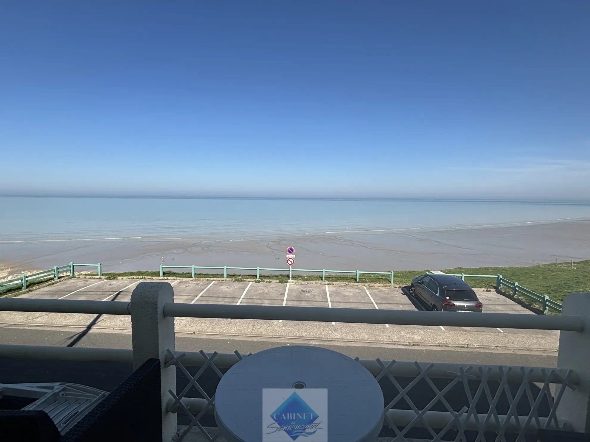Studio face mer avec balcon à Ault – Vue imprenable sur la plage d'Onival 
