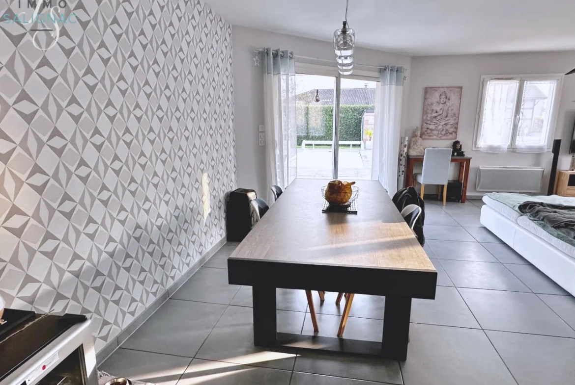 Maison moderne avec piscine chauffée, garage et jardin à Saint-Cyr-sur-Menthon 