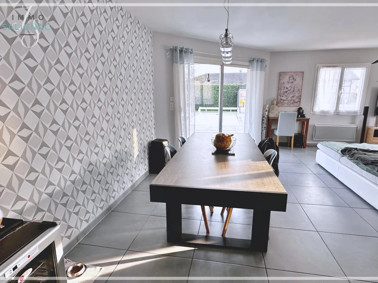 Maison moderne avec piscine chauffée, garage et jardin à Saint-Cyr-sur-Menthon 