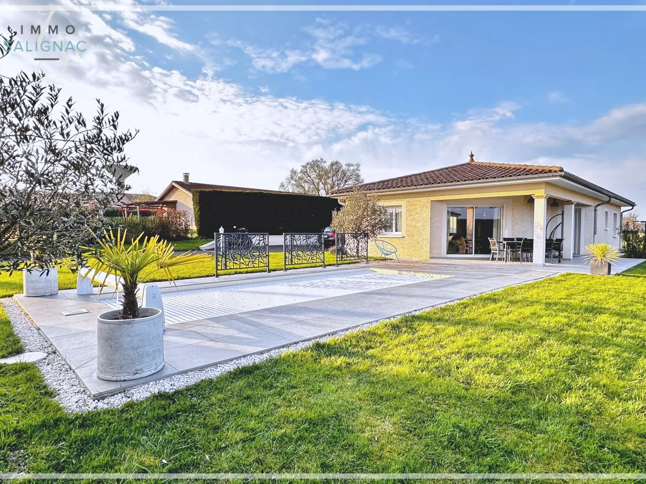 Maison moderne avec piscine chauffée, garage et jardin à Saint-Cyr-sur-Menthon 