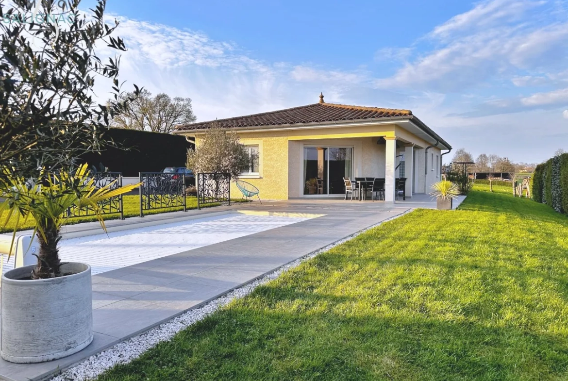 Maison moderne avec piscine chauffée, garage et jardin à Saint-Cyr-sur-Menthon 