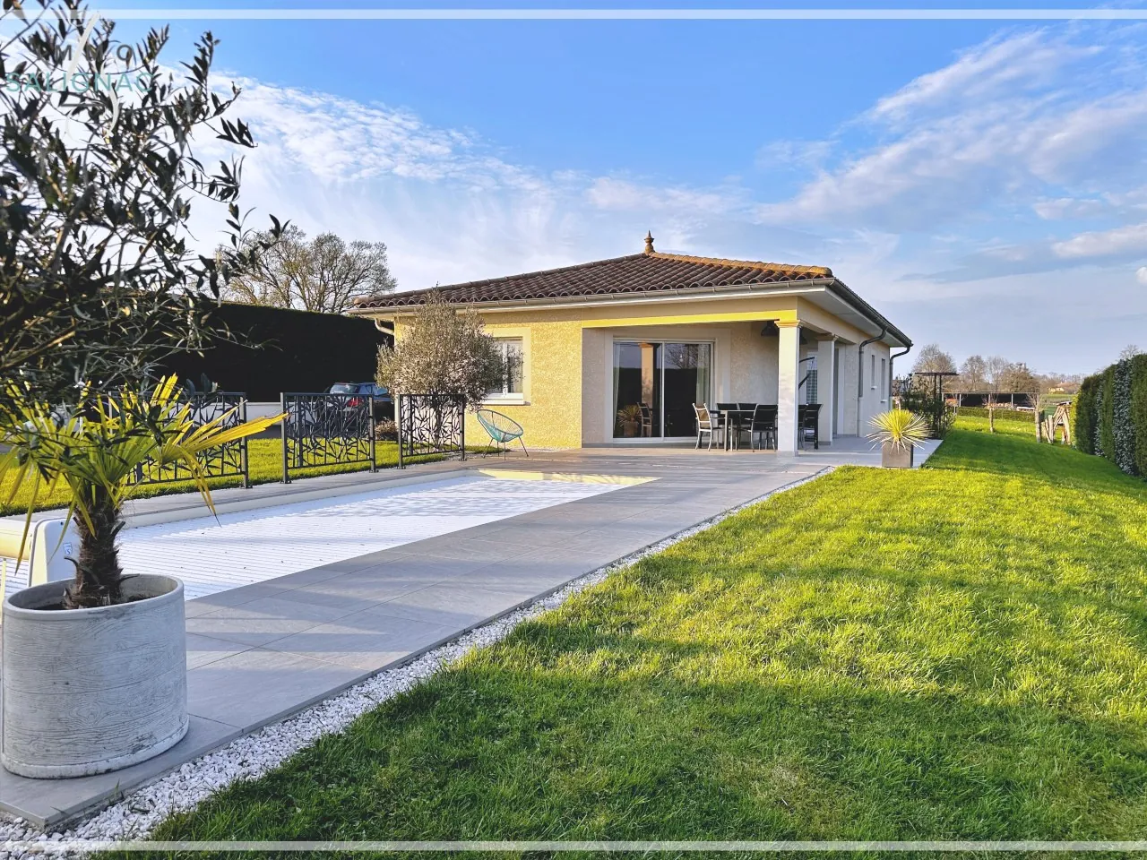 Maison moderne avec piscine chauffée, garage et jardin à Saint-Cyr-sur-Menthon 