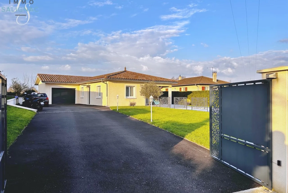 Maison moderne avec piscine chauffée, garage et jardin à Saint-Cyr-sur-Menthon 