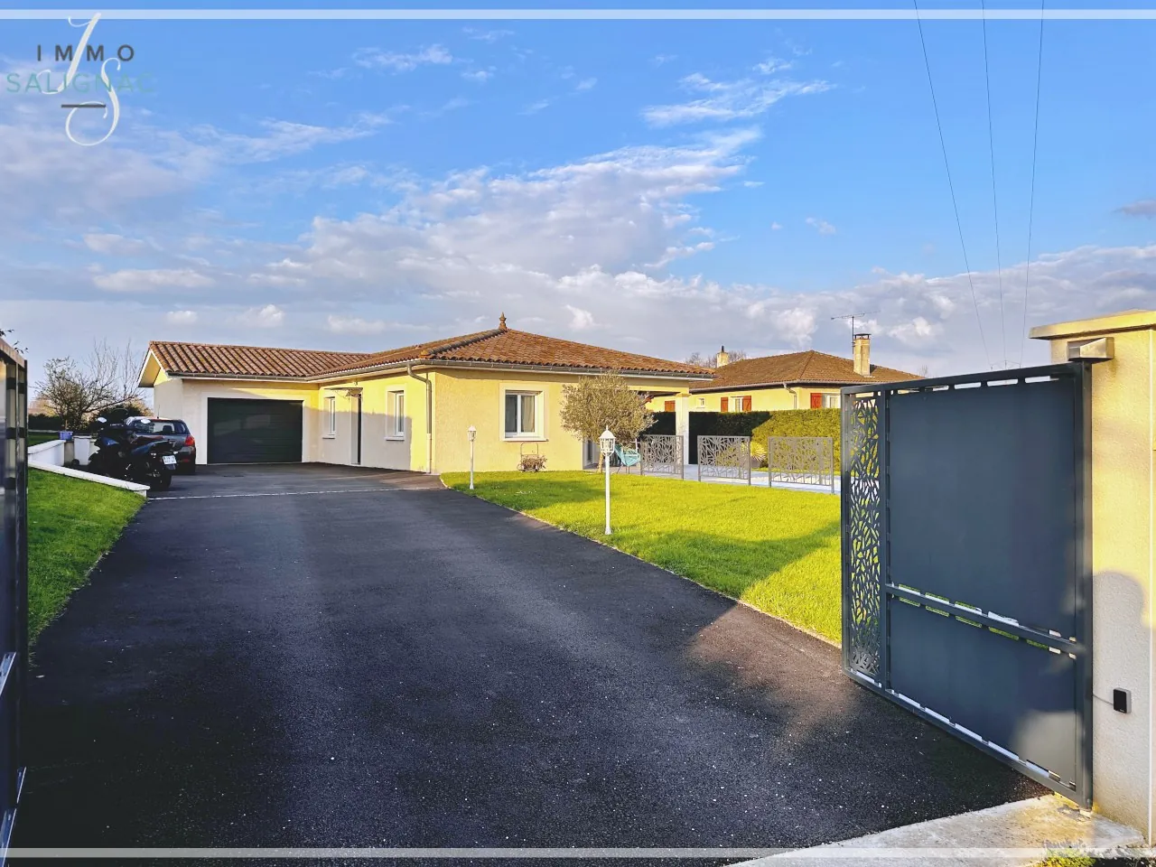 Maison moderne avec piscine chauffée, garage et jardin à Saint-Cyr-sur-Menthon 
