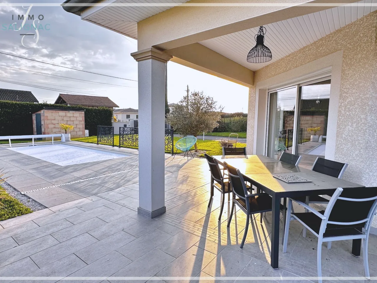 Maison moderne avec piscine chauffée, garage et jardin à Saint-Cyr-sur-Menthon 