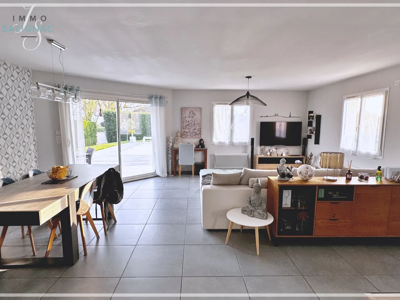 Maison moderne avec piscine chauffée, garage et jardin à Saint-Cyr-sur-Menthon 